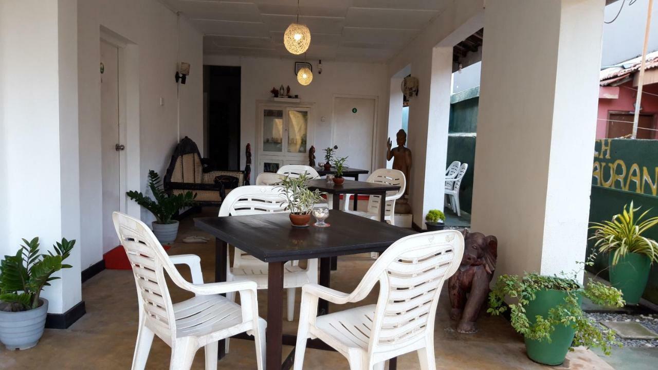 Отель The Sea House Kudapaduwa Экстерьер фото